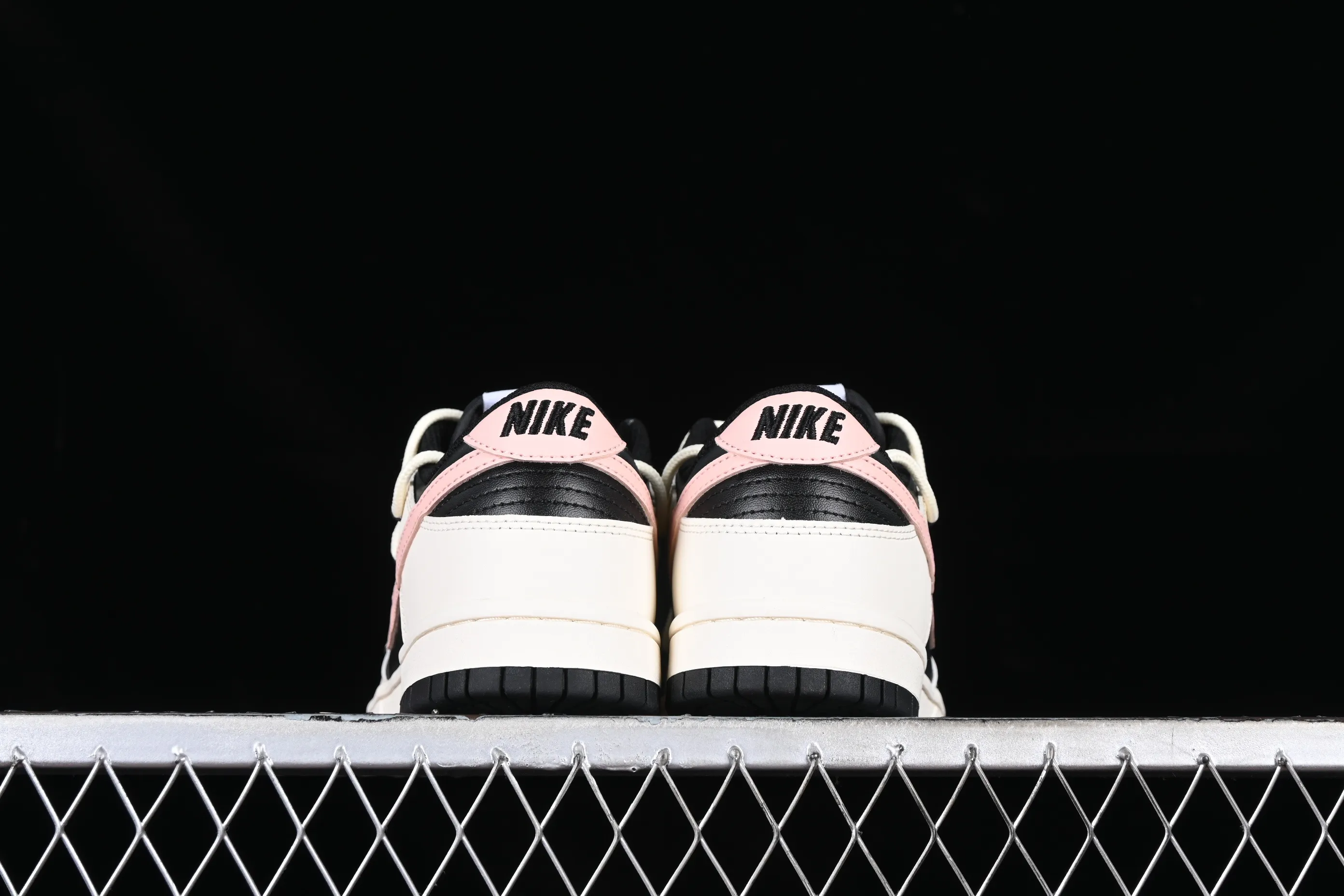 All Categories Nk SB Dunk Series Nk SB Dunk Low Low-top sneakers Nk Dunk Low Steam Puppet-Smoky Rose SB strap casual sneakers FD1232-001